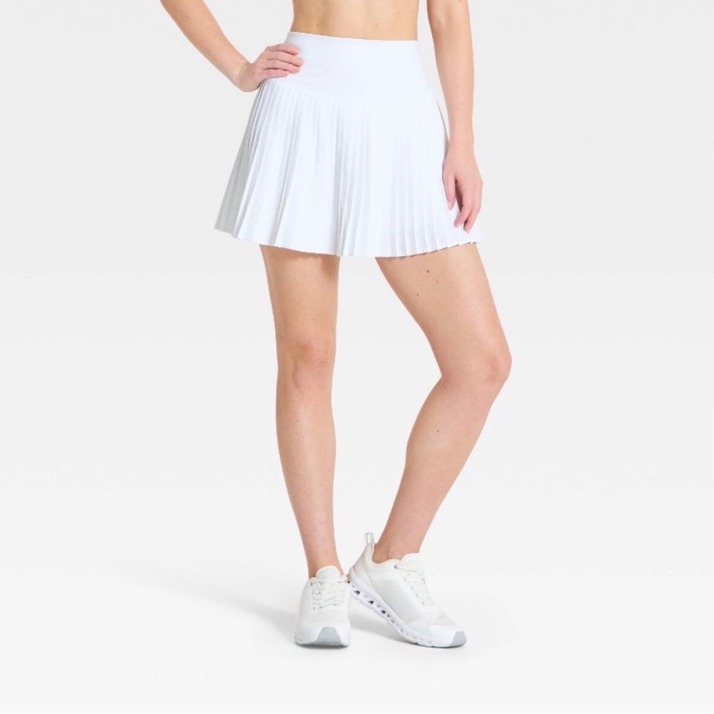All In Motion Pleated High Rise Tennis Skort in White Size XL.